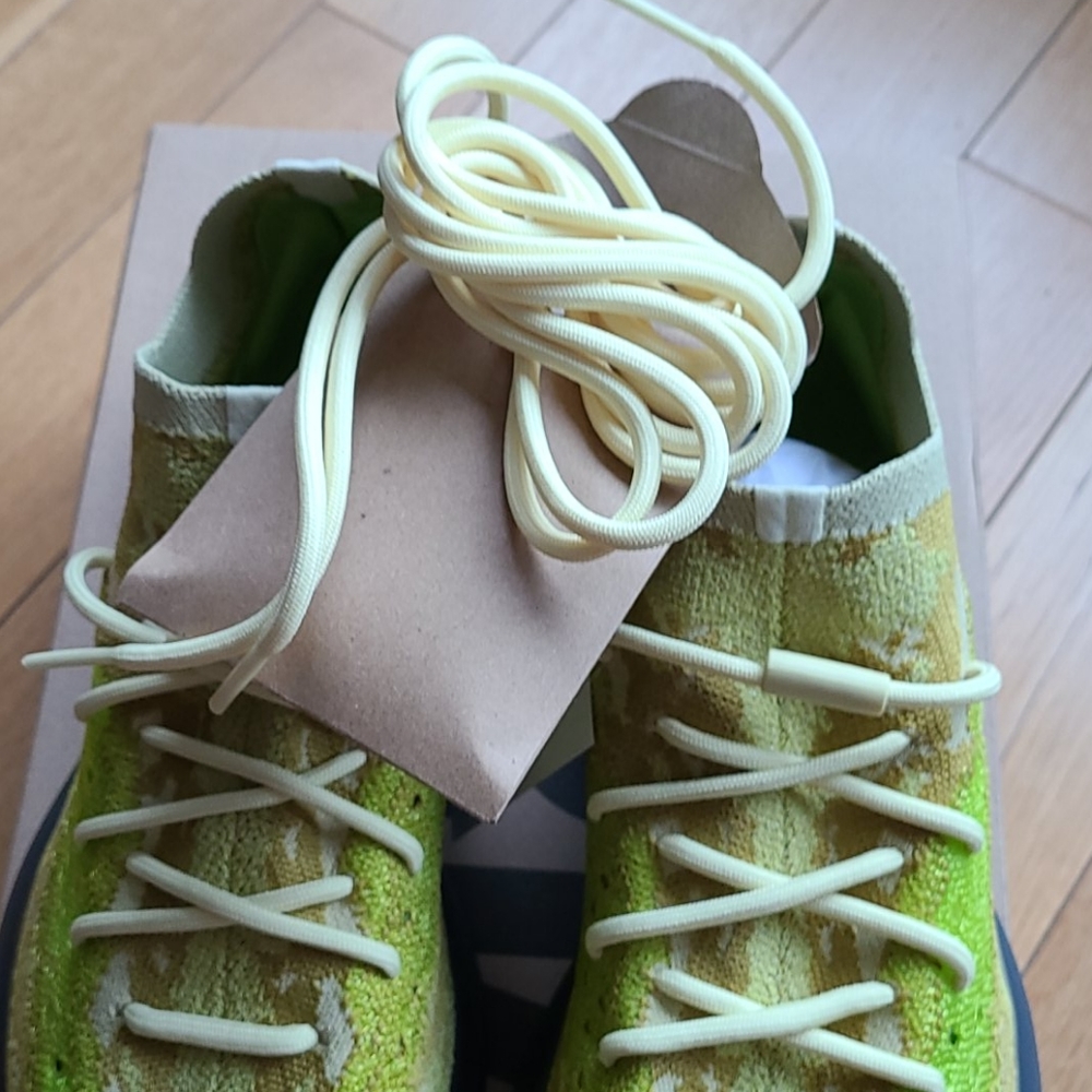 Yeezy Boost 380 - Picture 3 of 7